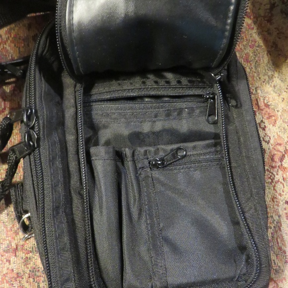 TrailMaker black crossbod sm black travel bag nwot - Picture 2 of 4